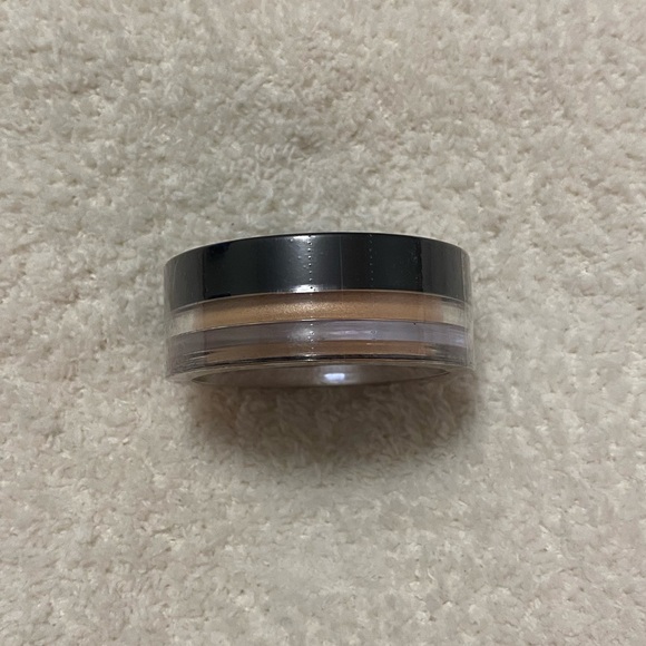 Luminous Setting Powder in Honey - Picture 4 of 4